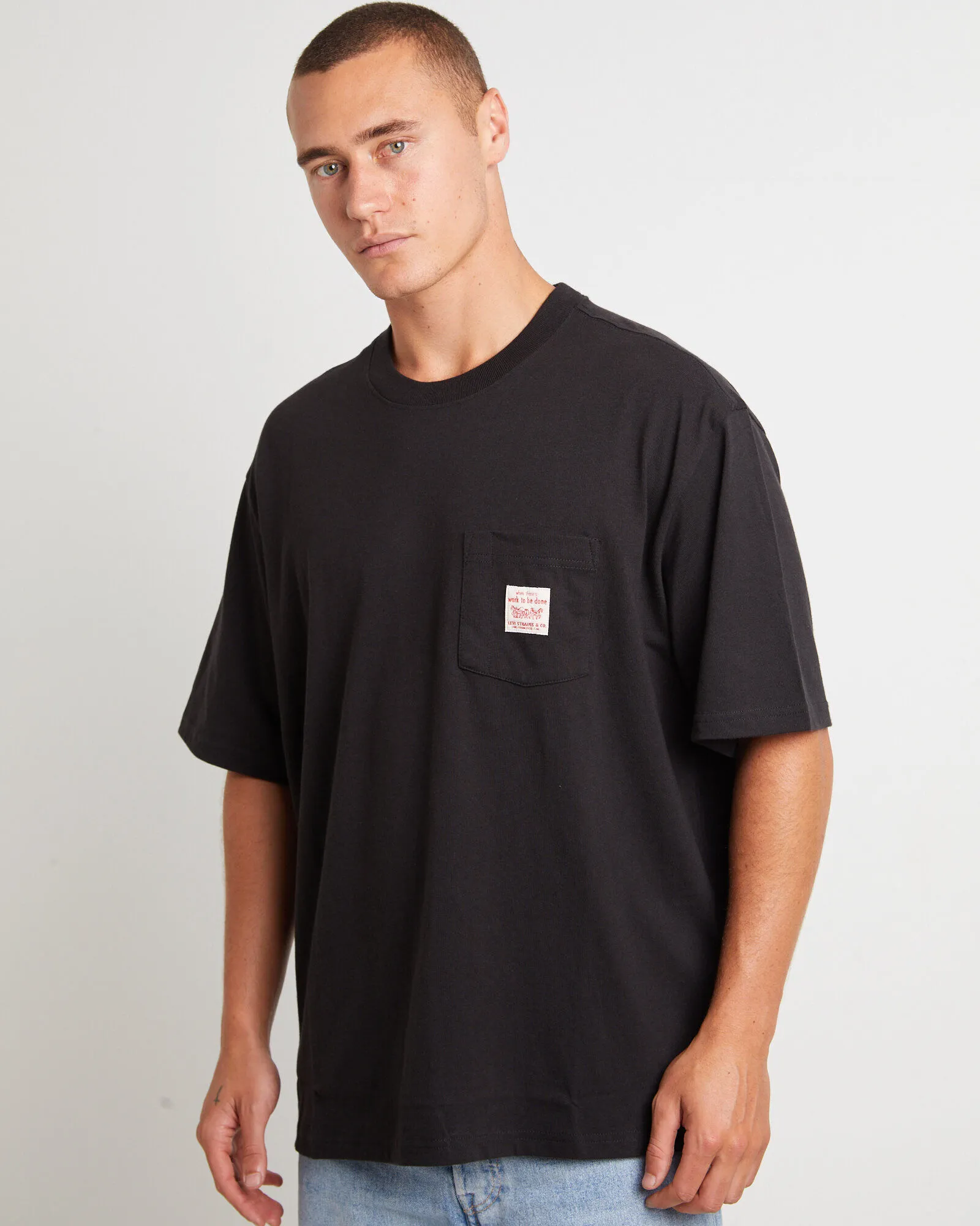 Levis Short Sleeve Workwear T-Shirt in Meteorite Black